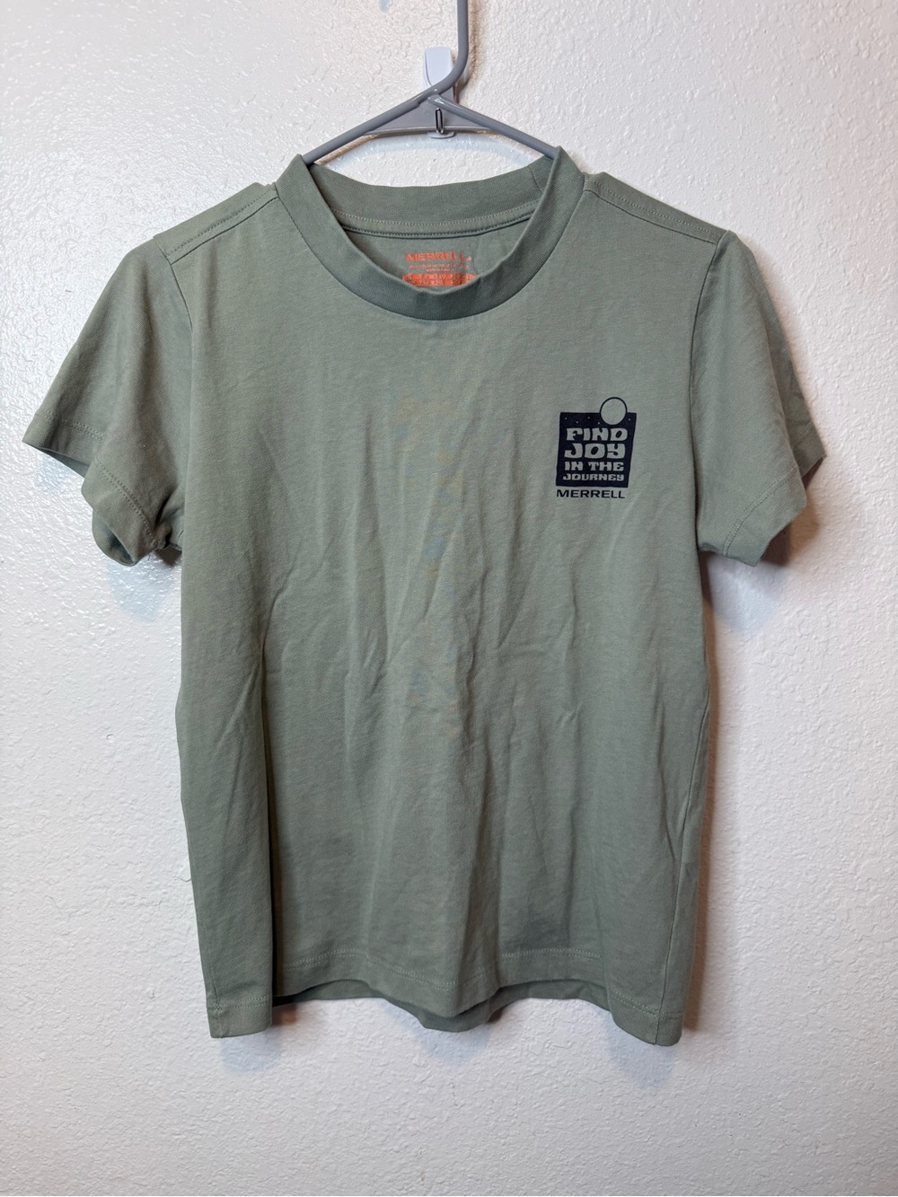 Merrill Women’s Crewneck Graphic T-shirt Find The Joy in The Journey Size XS